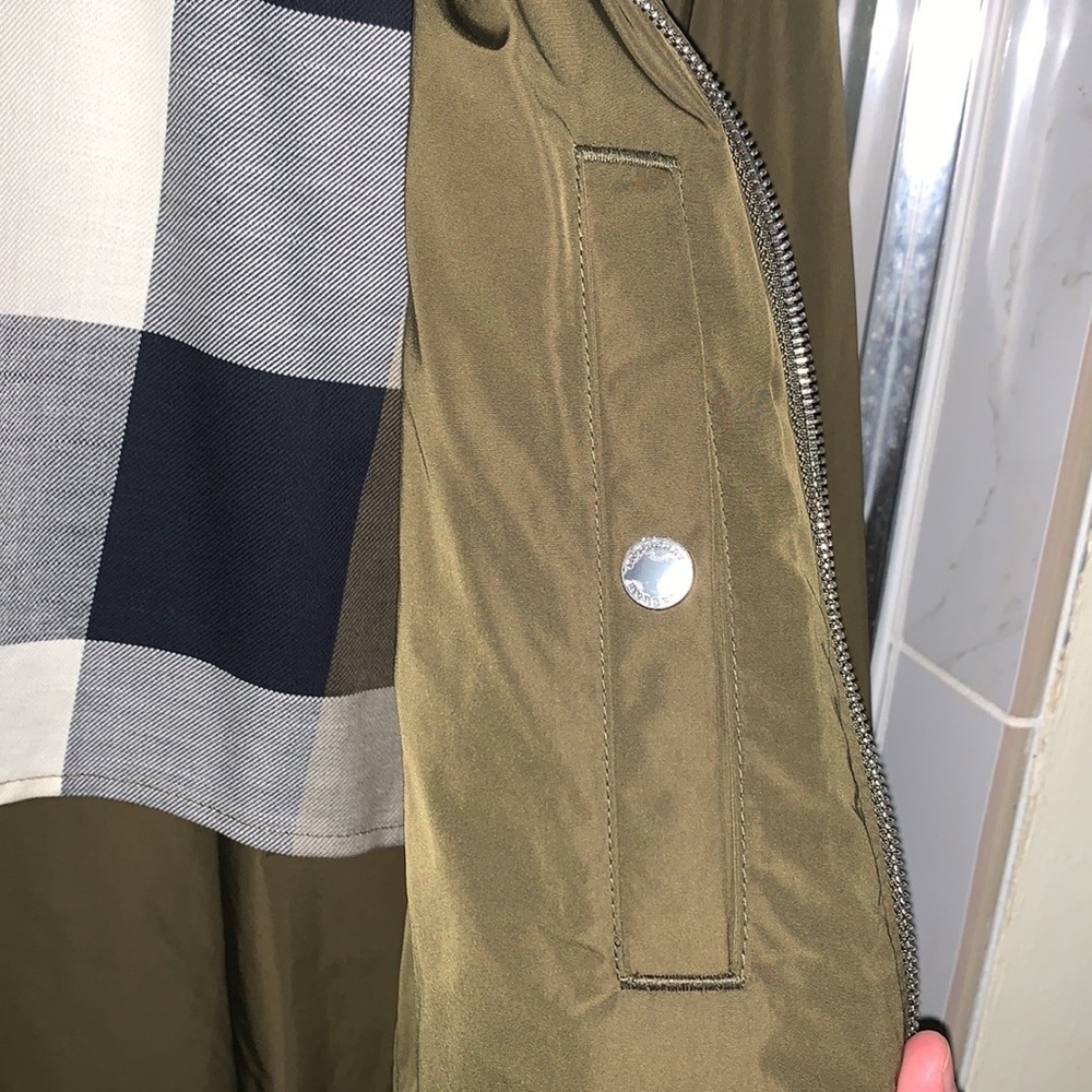 Authentic Burberry jacket - Picture 12 of 16
